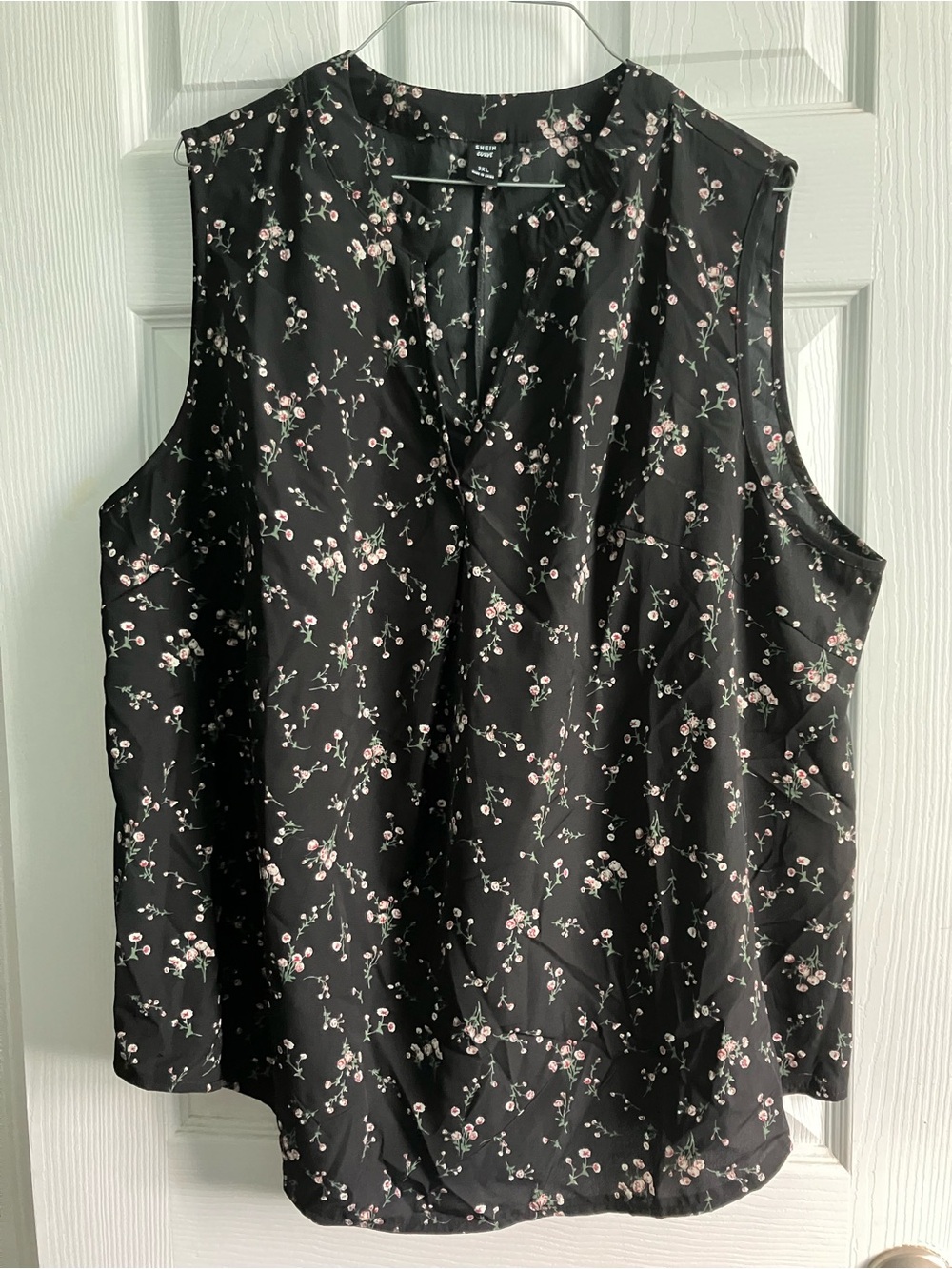 Like new SHEIN curve 3xl sleeveless blouse-floral print